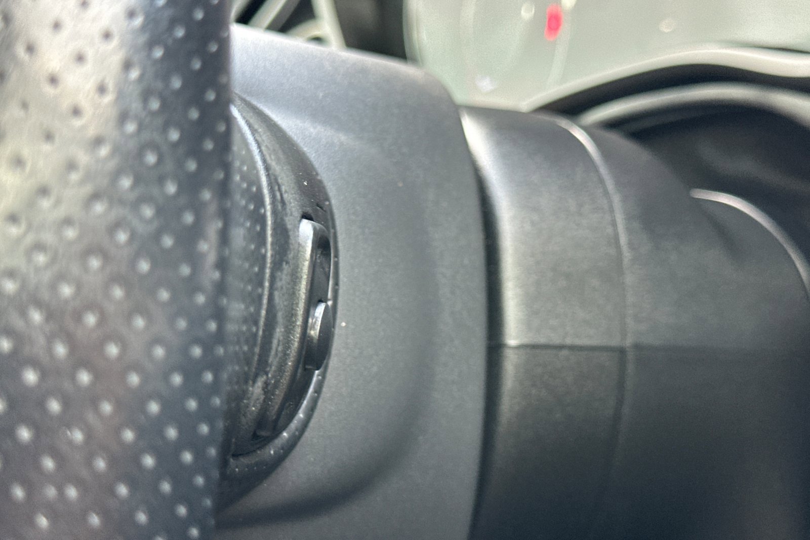 Used 2015 Dodge Challenger SRT Hellcat image 39