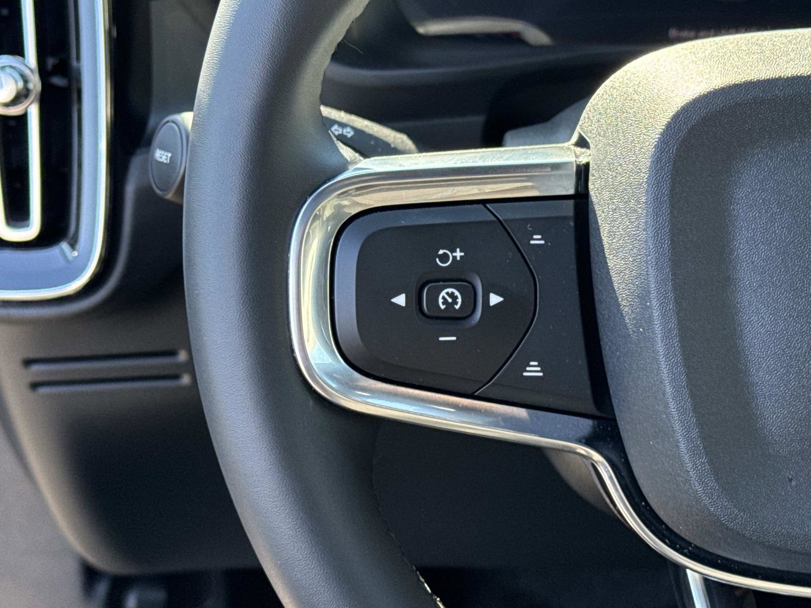 Used 2024 Volvo C40 P8 Recharge Ultimate image 7