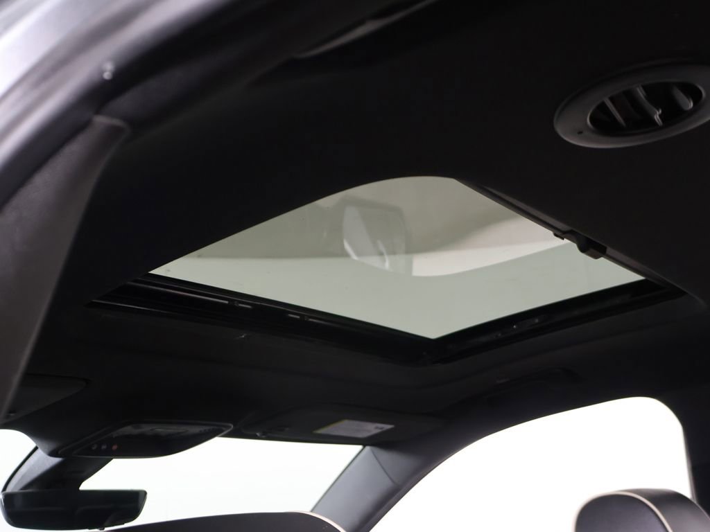 Used 2023 Chevrolet Traverse Premier AWD/4WD image 22