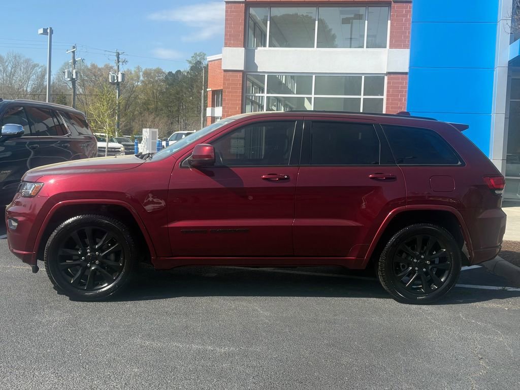 Used 2018 Jeep Grand Cherokee Altitude image 2