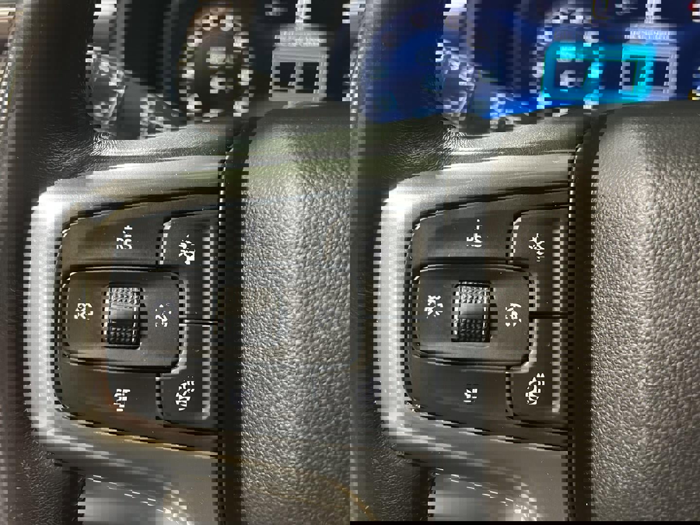 Used 2022 Chevrolet Suburban LT w/ Luxury Package image 14