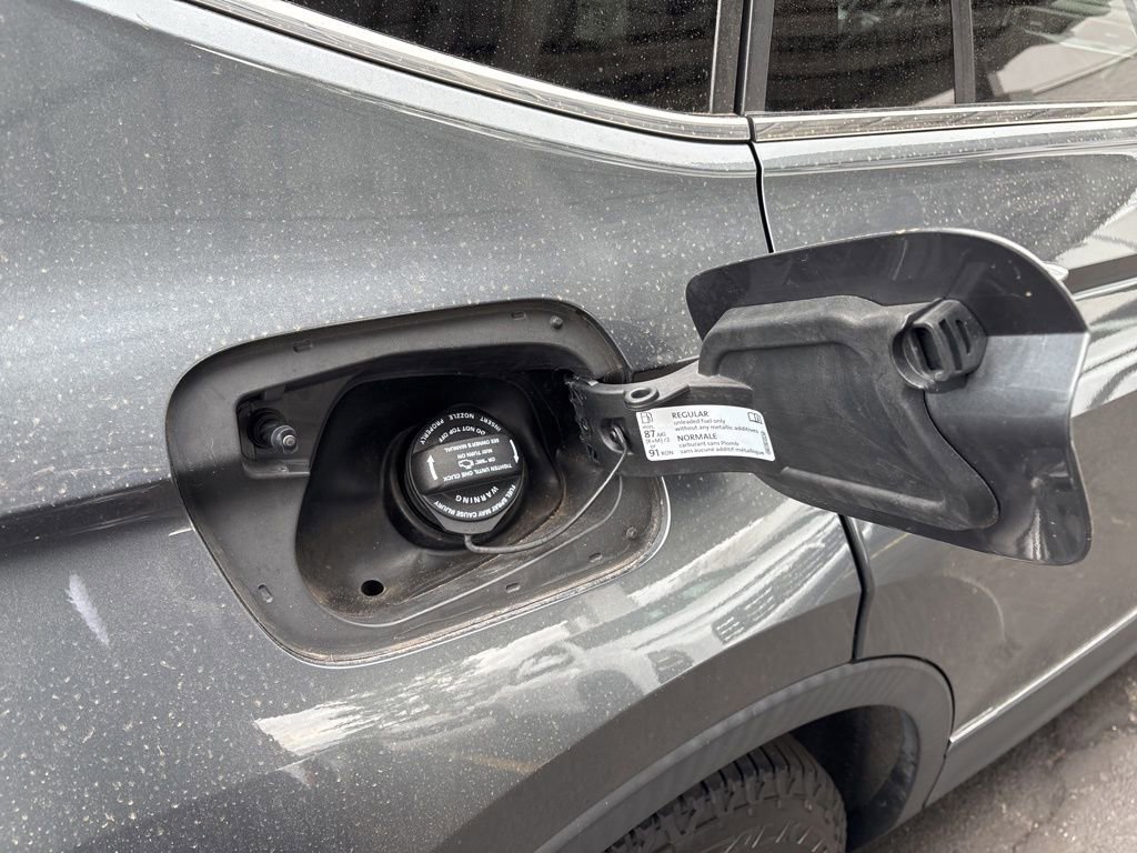 Used 2018 Volkswagen Tiguan SE w/ Panoramic Sunroof Package image 14