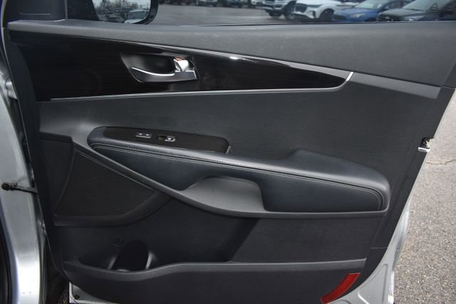 Used 2019 Kia Sorento LX image 41