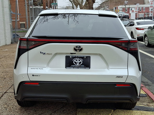 Used 2024 Toyota bZ4X XLE w/ Weather Package image 5