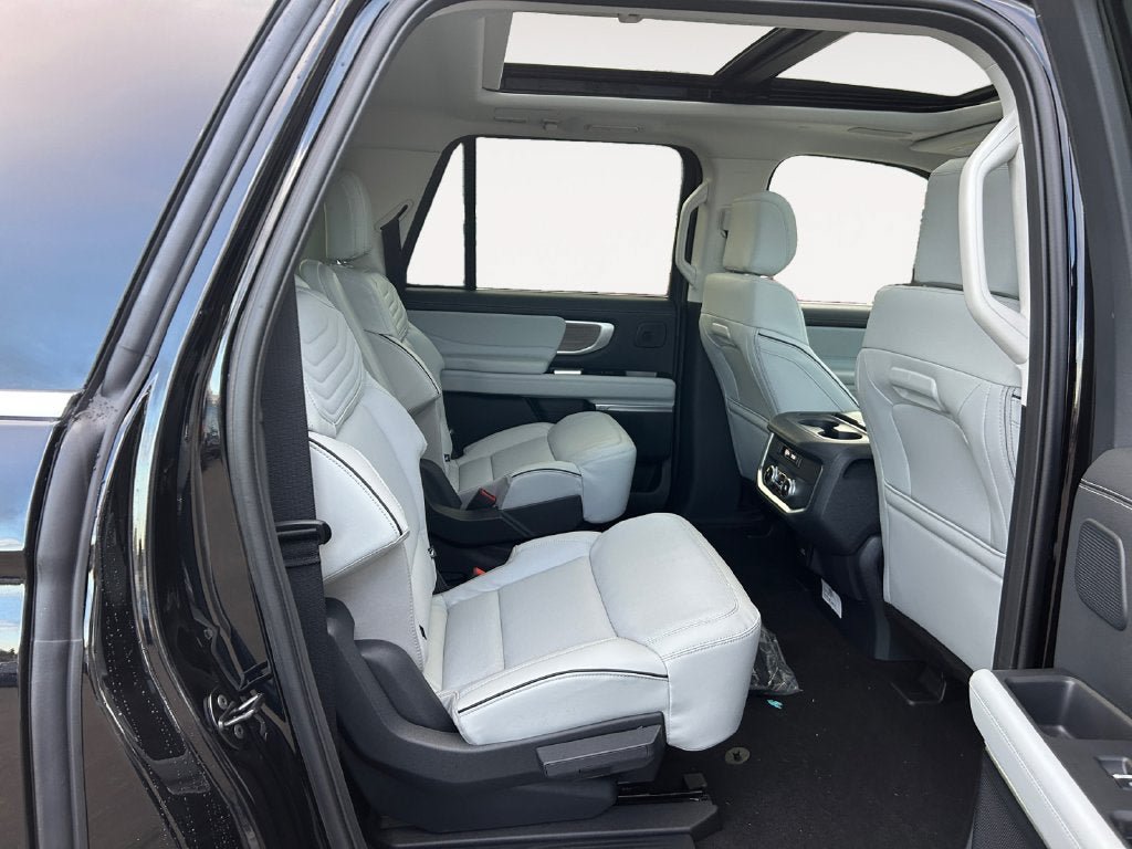 New 2025 Ford Expedition Max Platinum w/ Platinum Ultimate Package AWD/4WD image 12