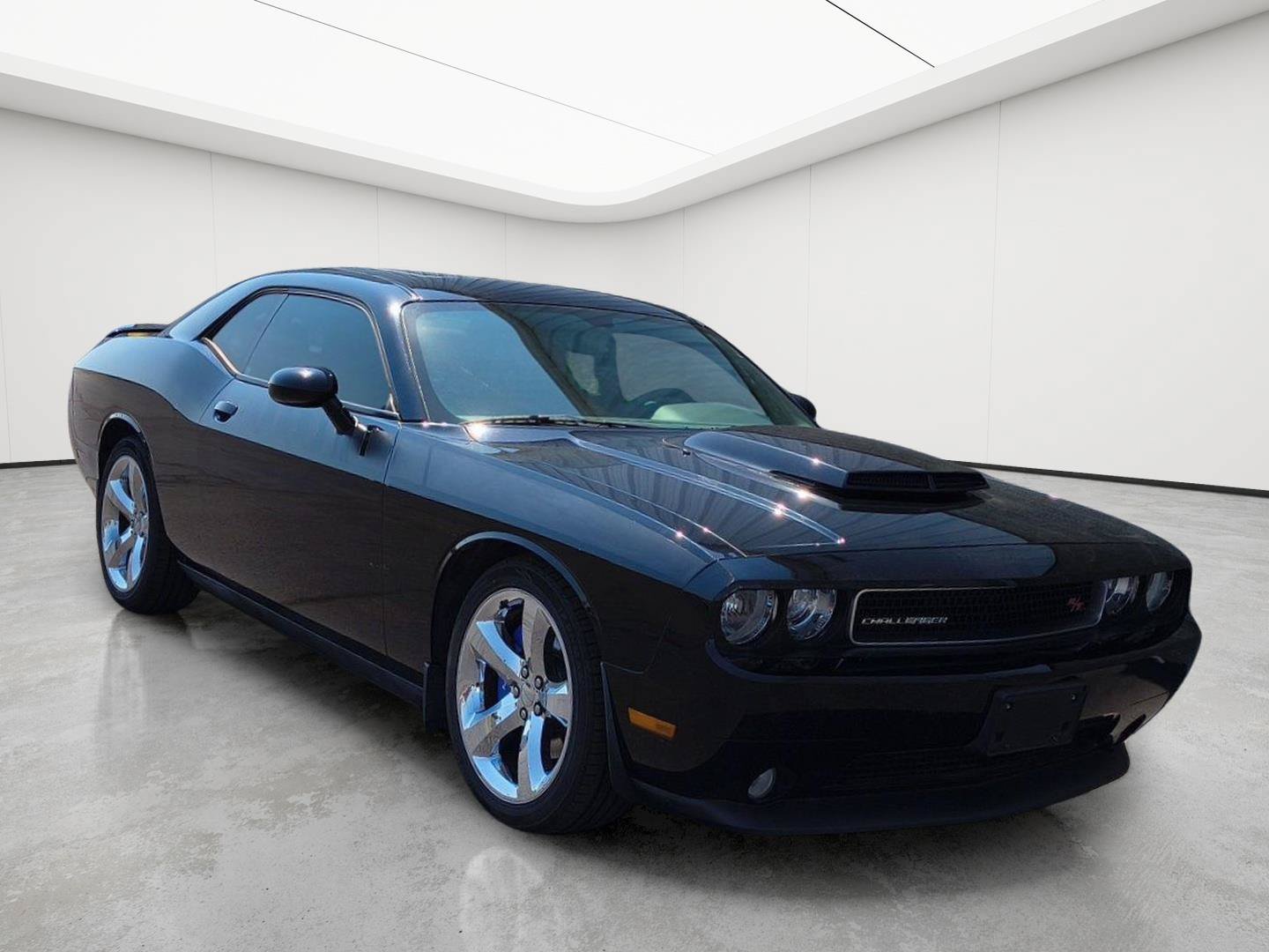 Used 2013 Dodge Challenger R/T Plus RWD image 2