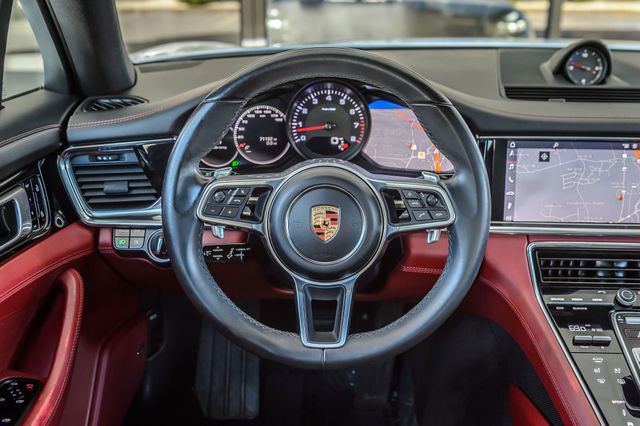 Used 2020 Porsche Panamera image 28