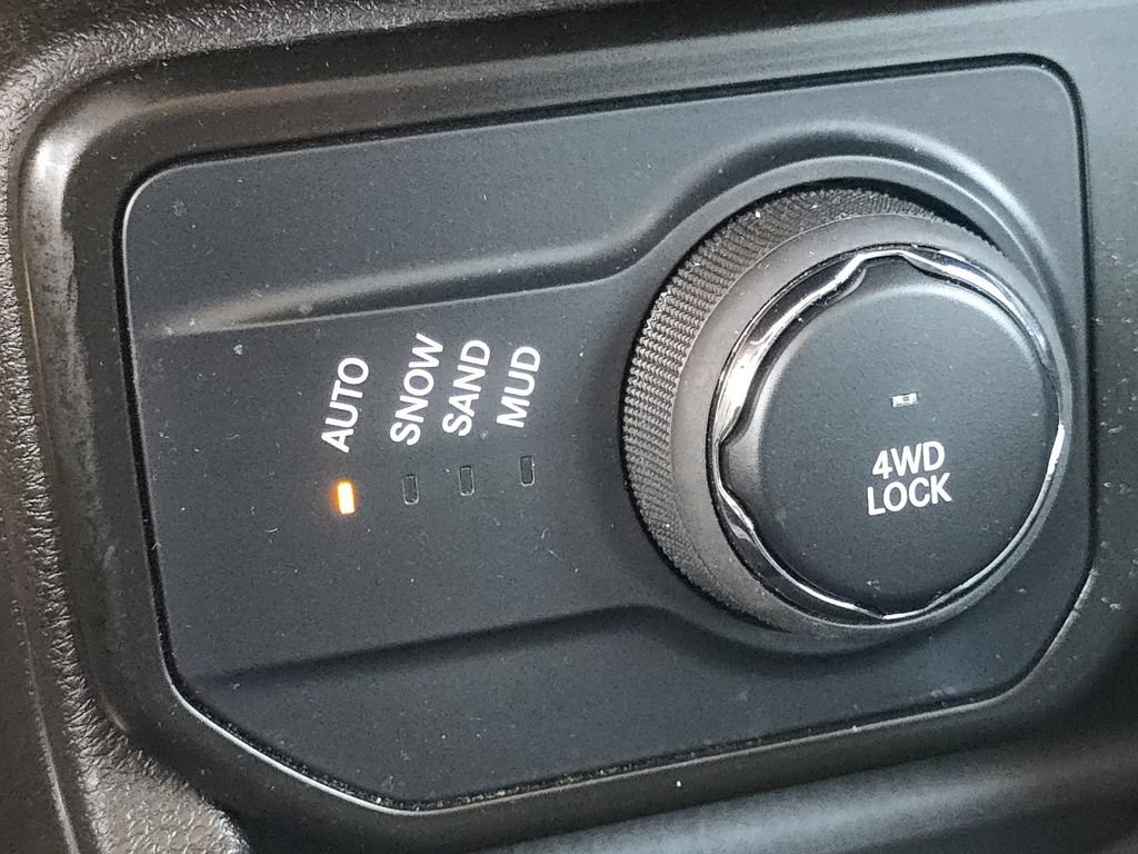 Used 2023 Jeep Renegade Latitude AWD/4WD image 29