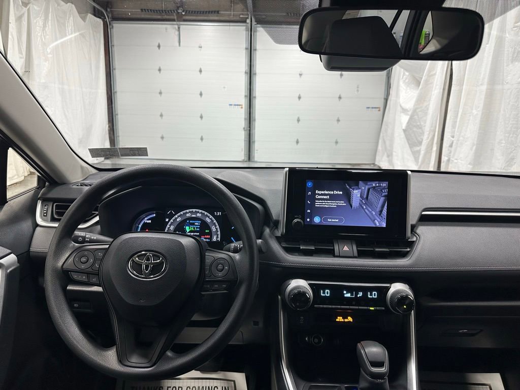 Used 2025 Toyota RAV4 XLE AWD/4WD image 13