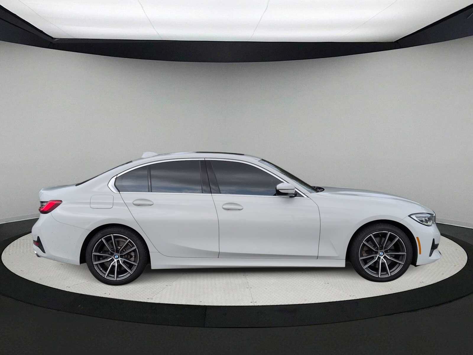 Used 2019 BMW 330i Sedan w/ Convenience Package RWD image 9