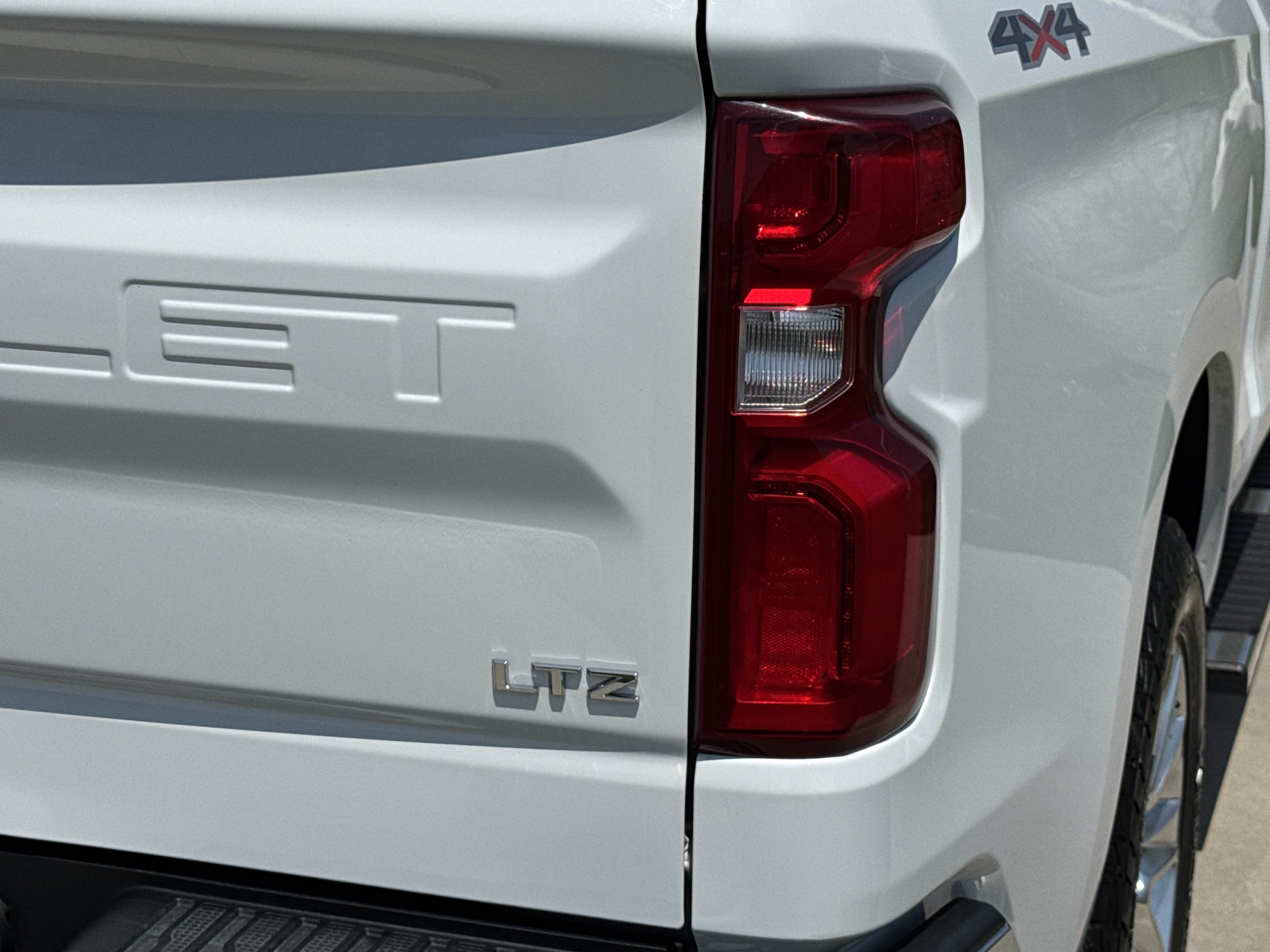 Used 2021 Chevrolet Silverado 1500 LTZ AWD/4WD image 11