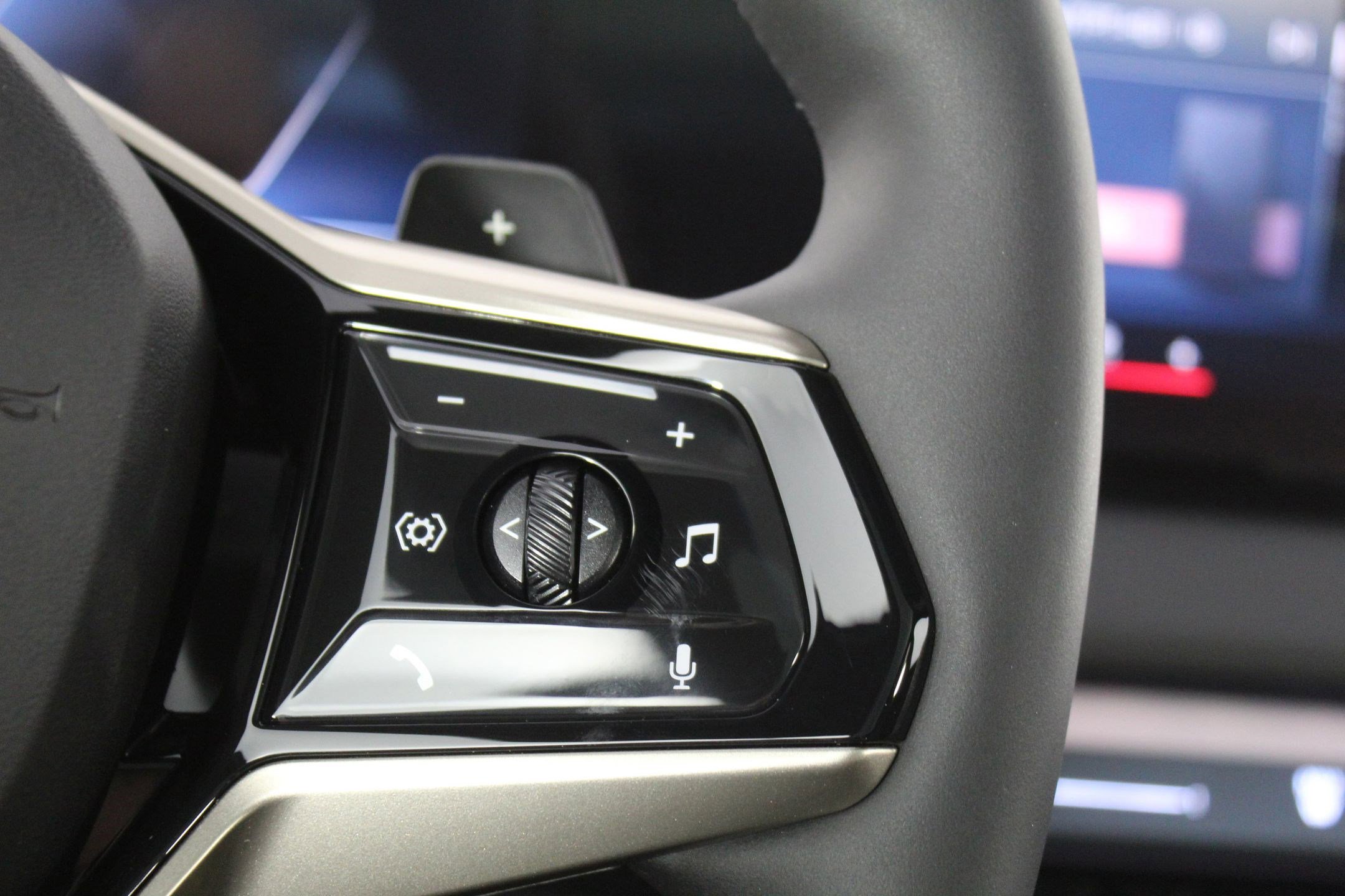 Used 2025 BMW X3 xDrive30i w/ Premium Package image 33