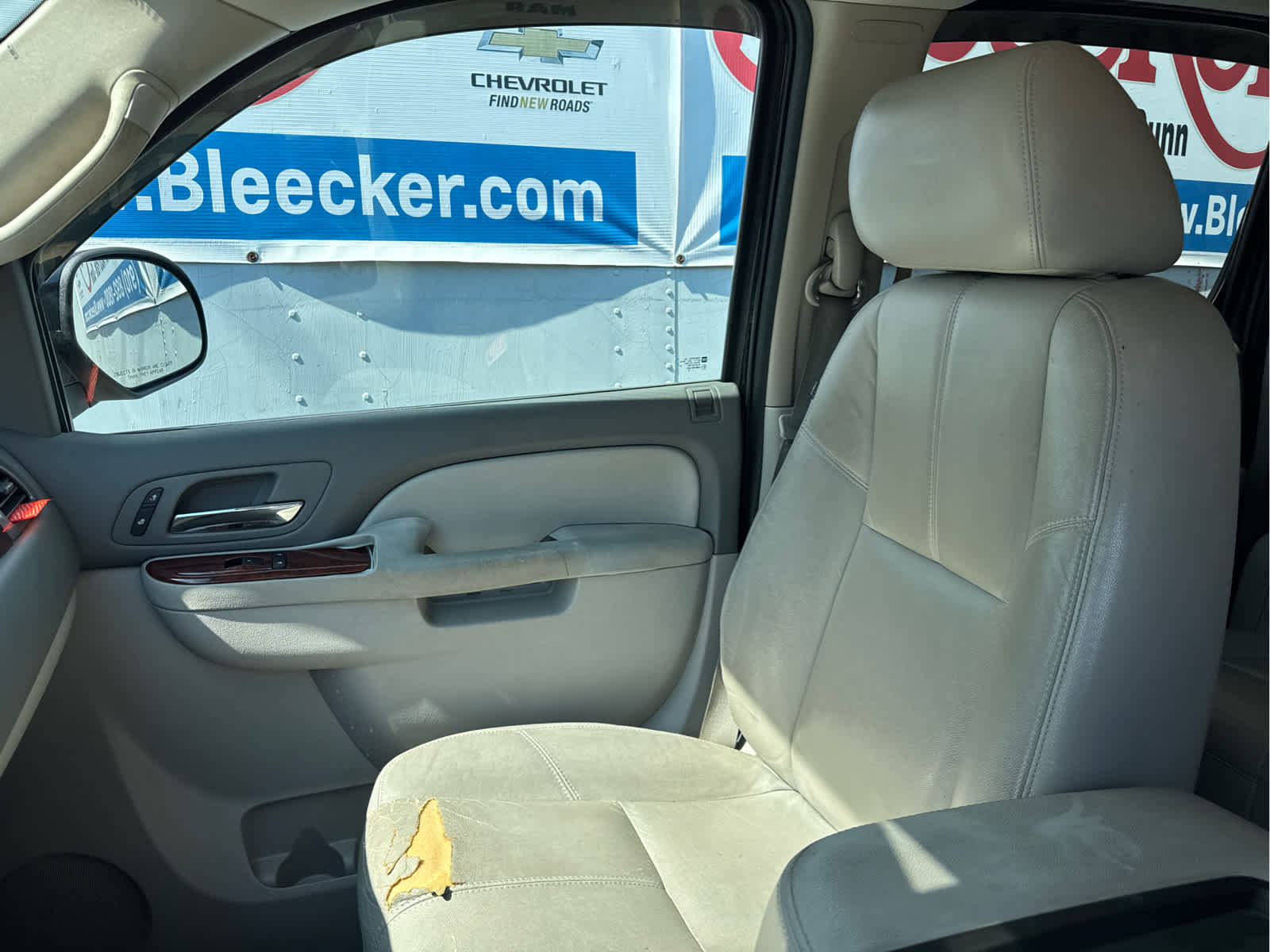 Used 2014 Chevrolet Suburban LT image 27