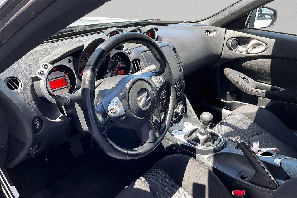 Used 2009 Nissan 370Z Coupe w/ Sport Pkg RWD image 13