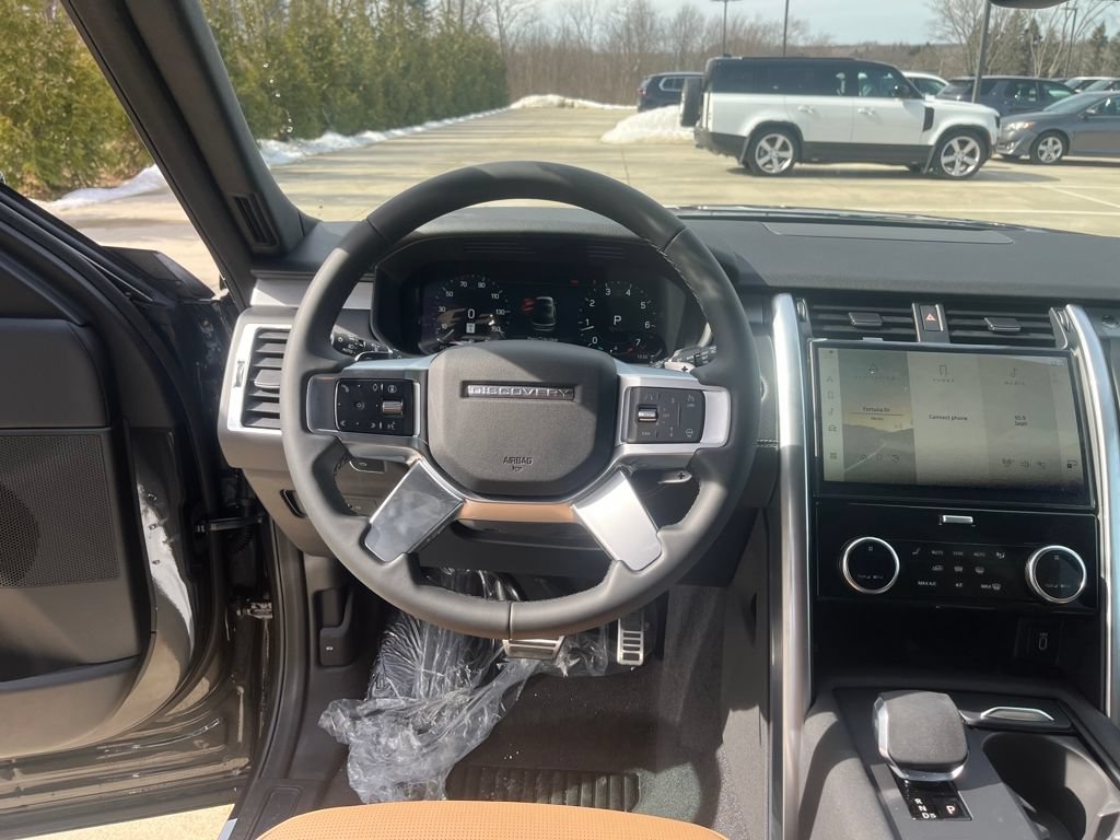 New 2026 Land Rover Discovery Dynamic SE AWD/4WD image 13