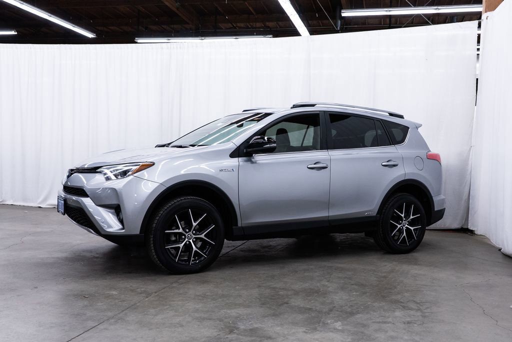 Used 2018 Toyota RAV4 SE w/ Advanced Technology Package AWD/4WD image 3