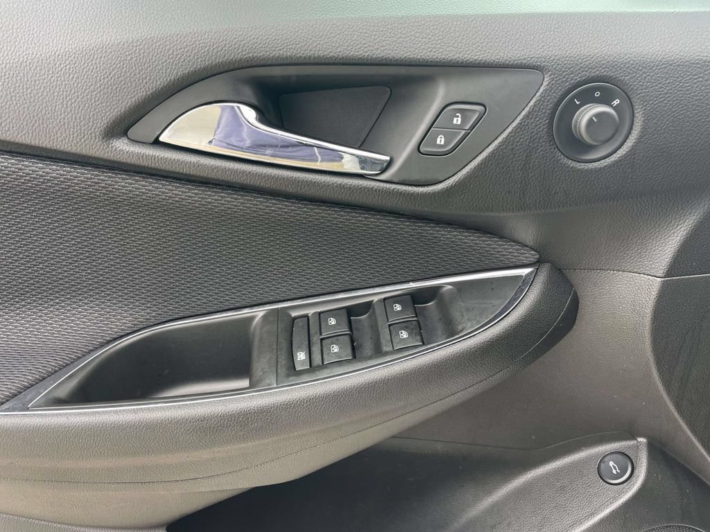 Used 2019 Chevrolet Cruze LT w/ Convenience Package FWD image 17