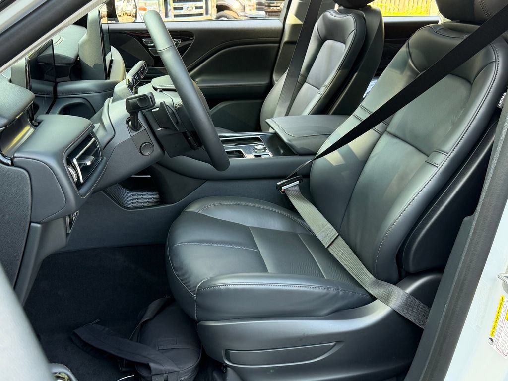 New 2027 Lincoln Aviator AWD w/ Jet Appearance Package image 24
