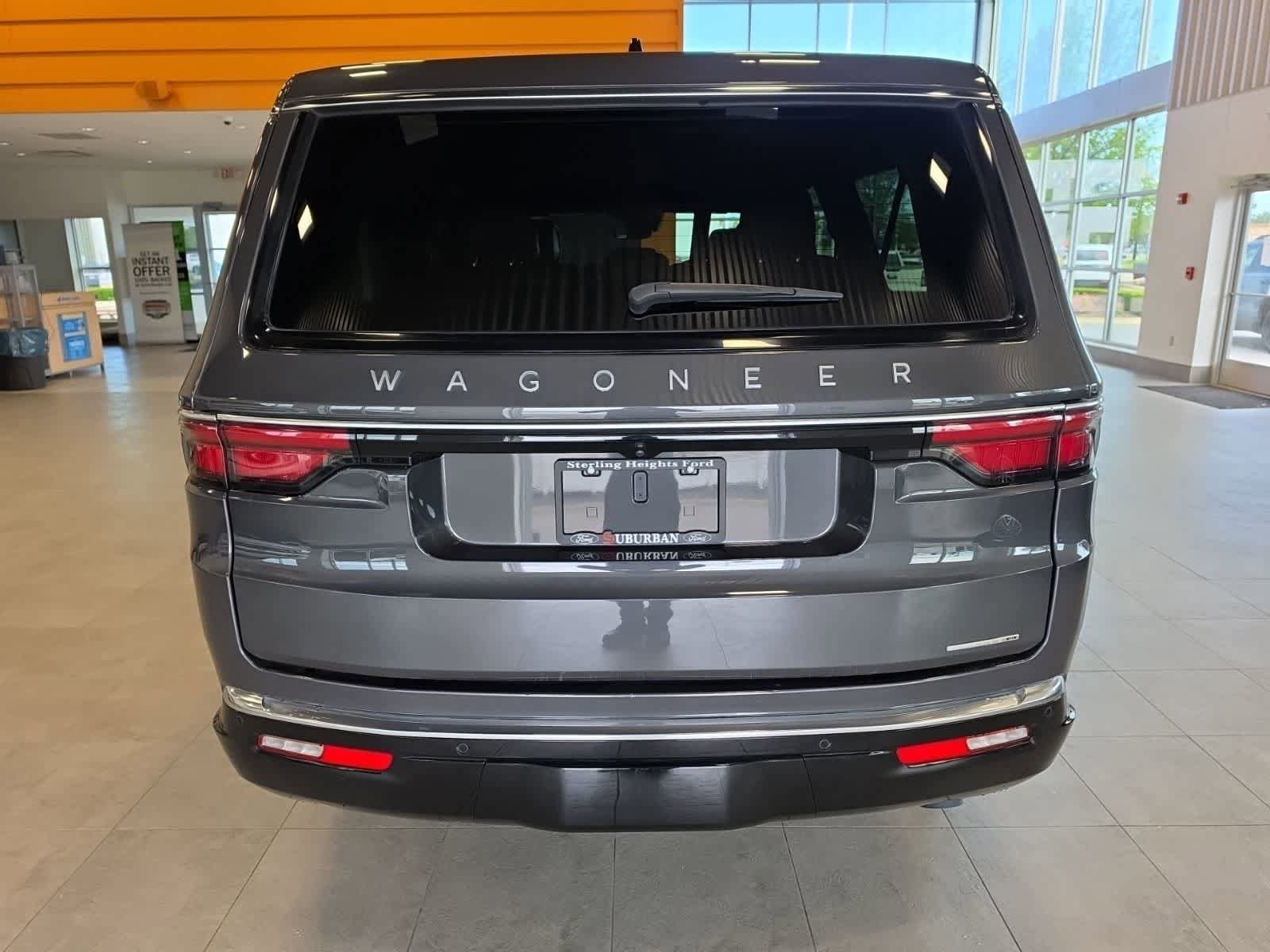 Used 2024 Jeep Wagoneer L Series III w/ Flexible Seating Group AWD/4WD image 9