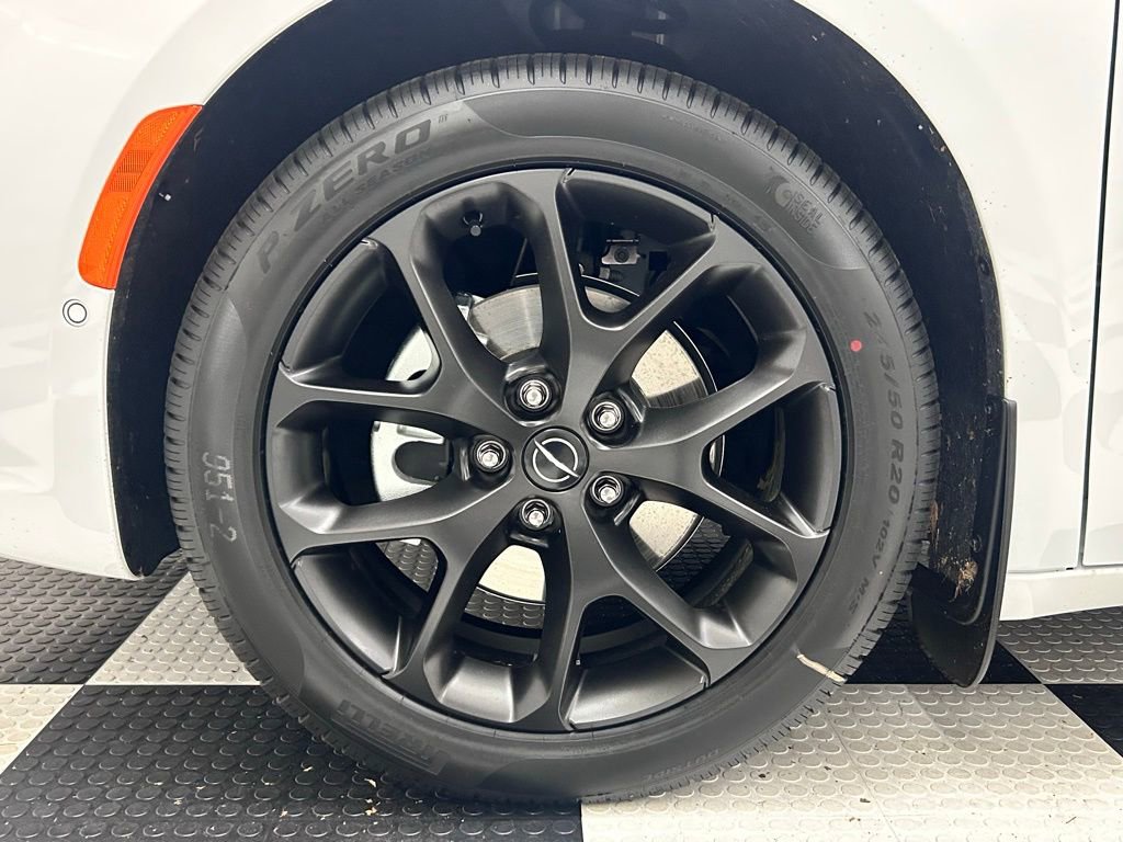 New 2026 Chrysler Pacifica Limited w/ S Appearance Package image 8