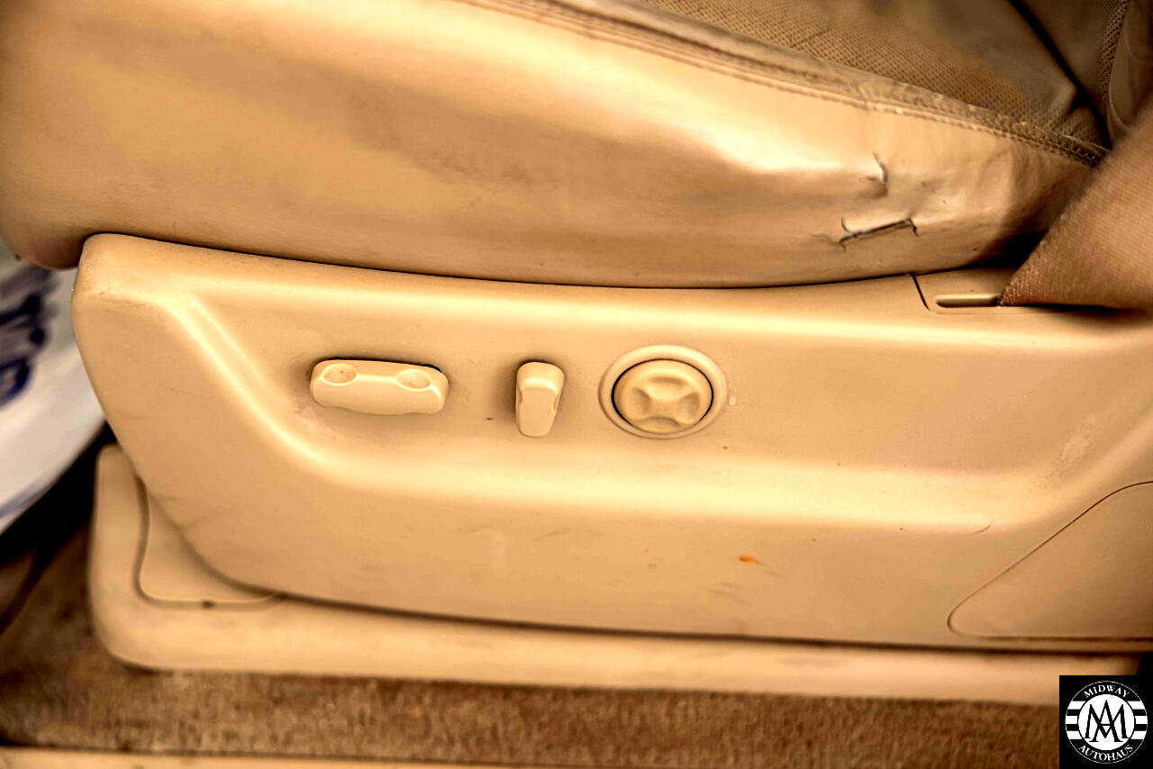 Used 2010 Cadillac Escalade EXT Luxury image 21