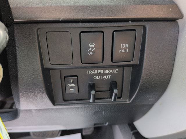 Used 2018 Toyota Tundra SR5 w/ TRD Off Road Package AWD/4WD image 23