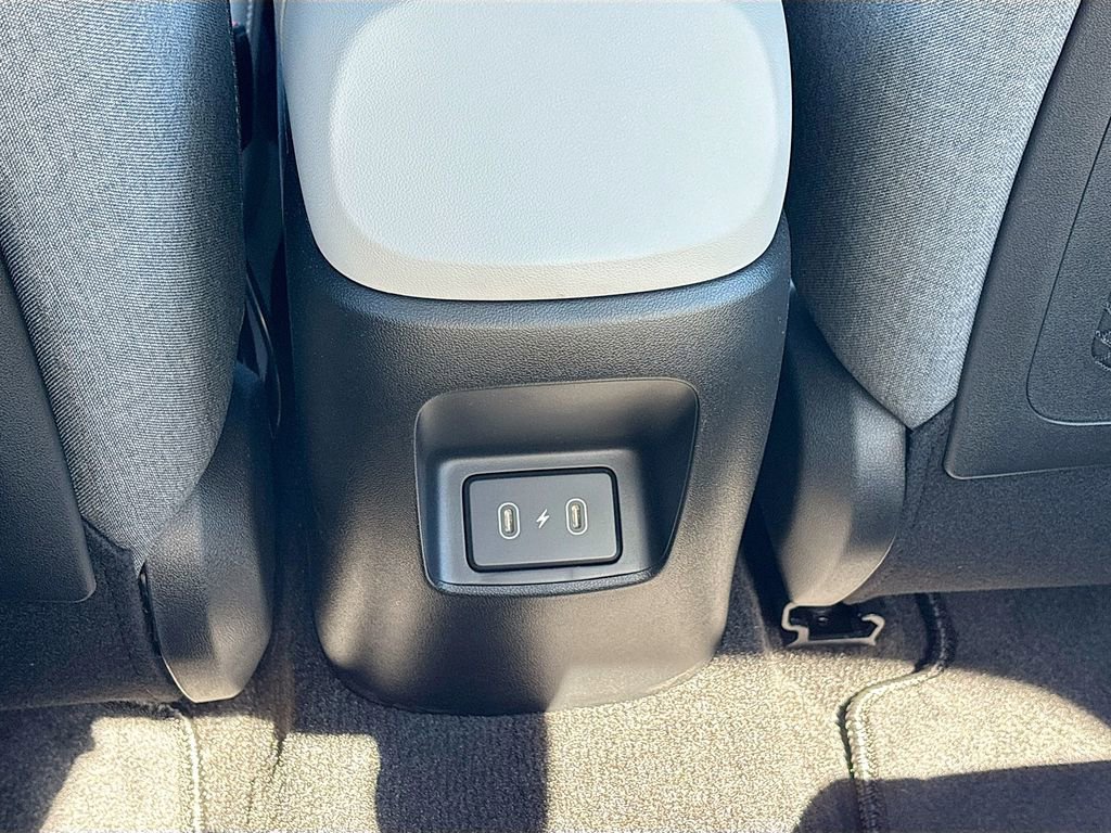 Used 2025 Hyundai Elantra Limited image 27