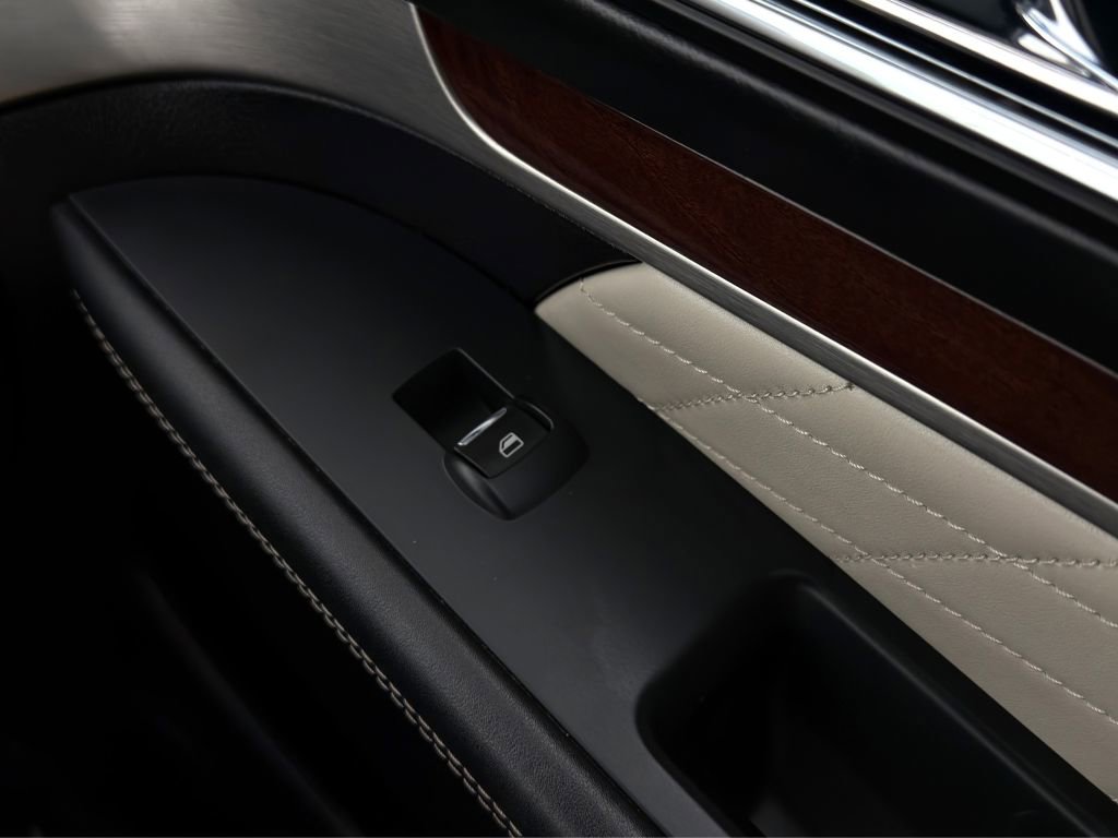 Used 2018 Ford Explorer Platinum image 15