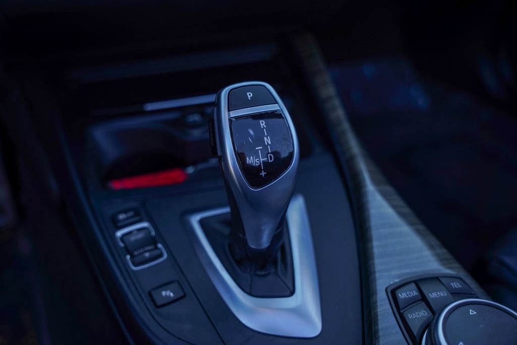 Used 2015 BMW M235i Convertible image 22