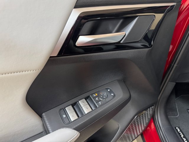 New 2025 Mitsubishi Outlander SE image 7