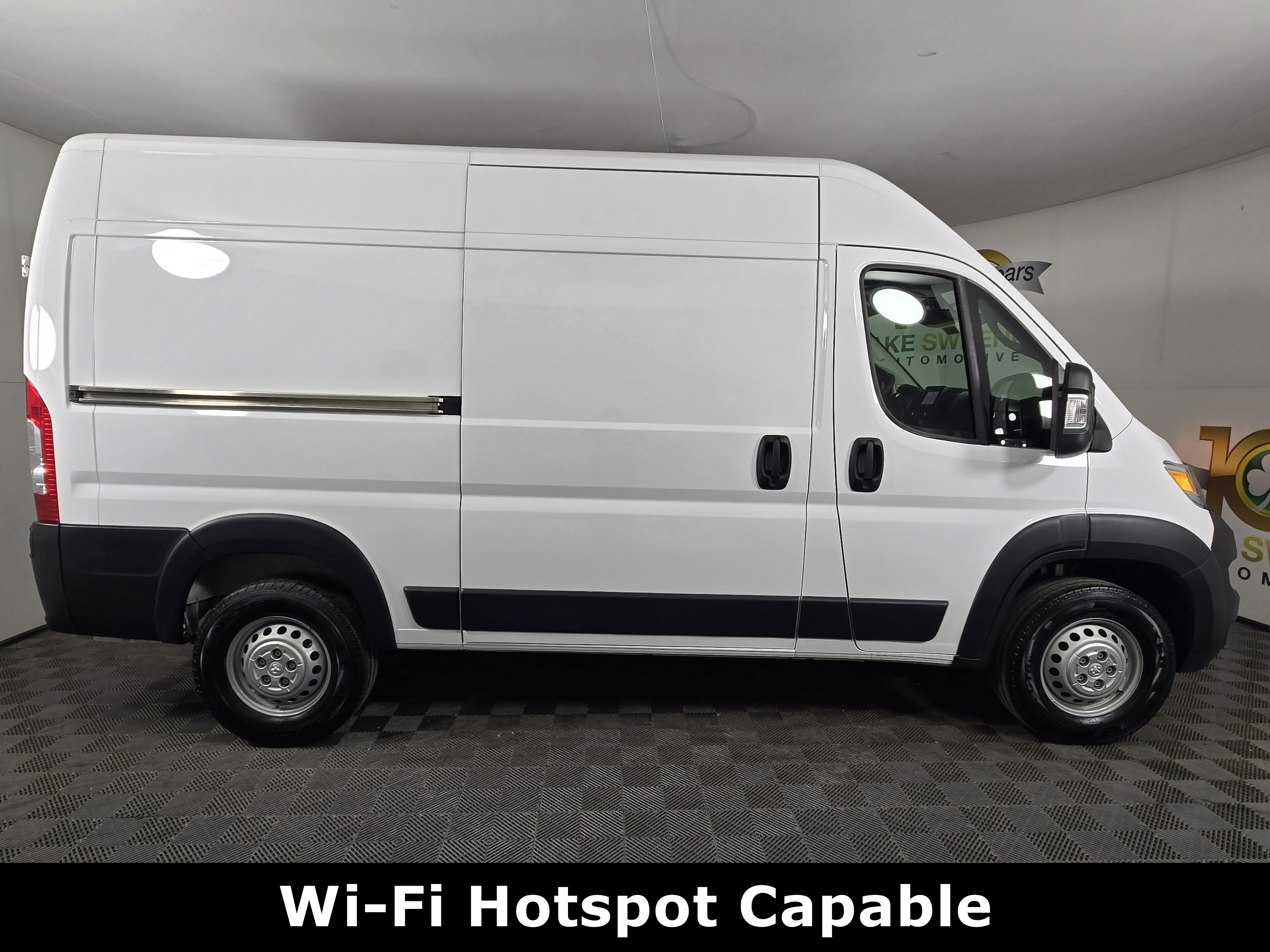 Used 2024 RAM ProMaster 2500 w/ Convenience Group image 11