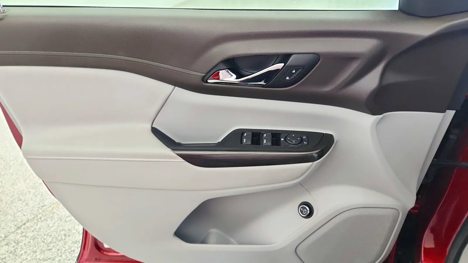 Used 2023 GMC Acadia SLT image 31