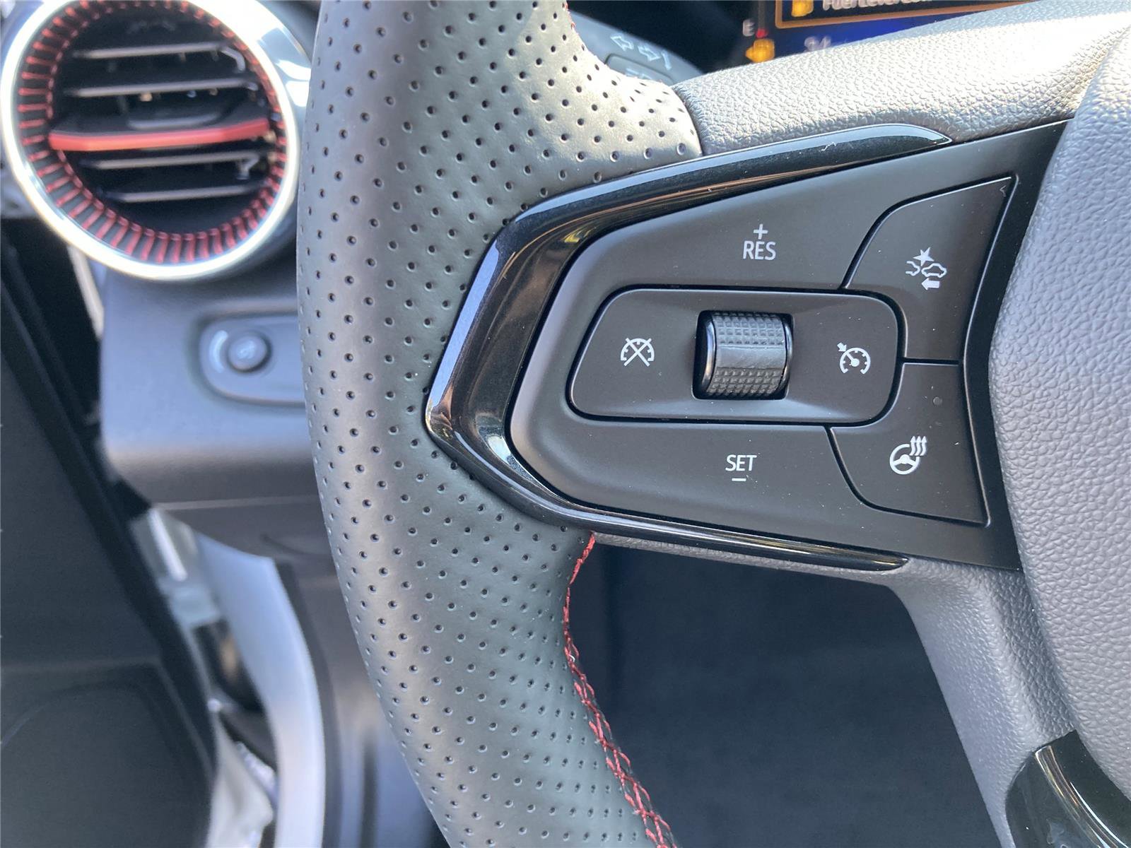 New 2026 Chevrolet Trax RS w/ Sunroof Package image 22