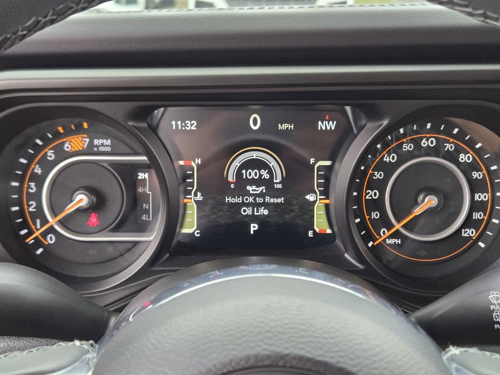 Used 2025 Jeep Wrangler Unlimited Sahara AWD/4WD image 21