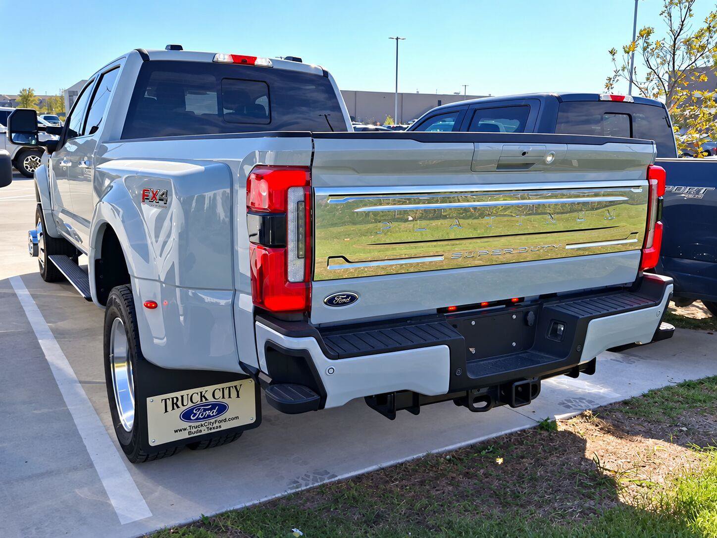 Used 2025 Ford F450 Platinum w/ Platinum Plus Package AWD/4WD image 11