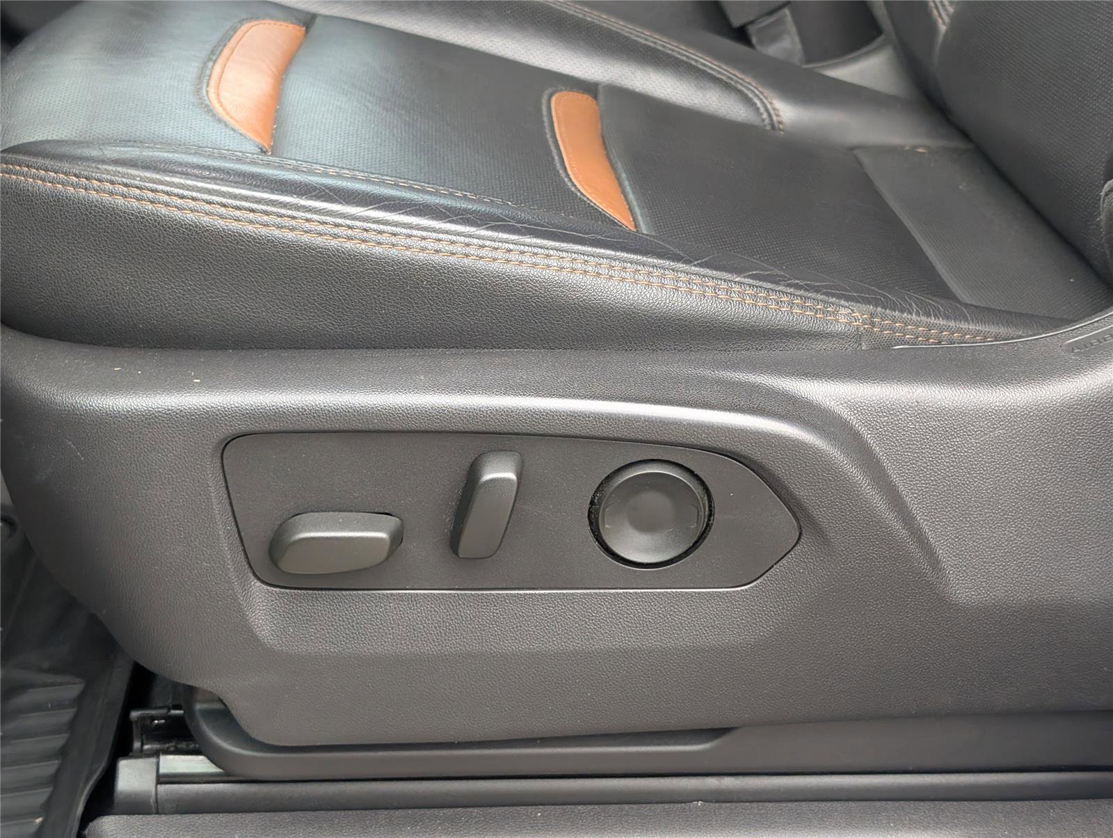 Used 2024 GMC Sierra 1500 AT4 w/ Technology Package image 11