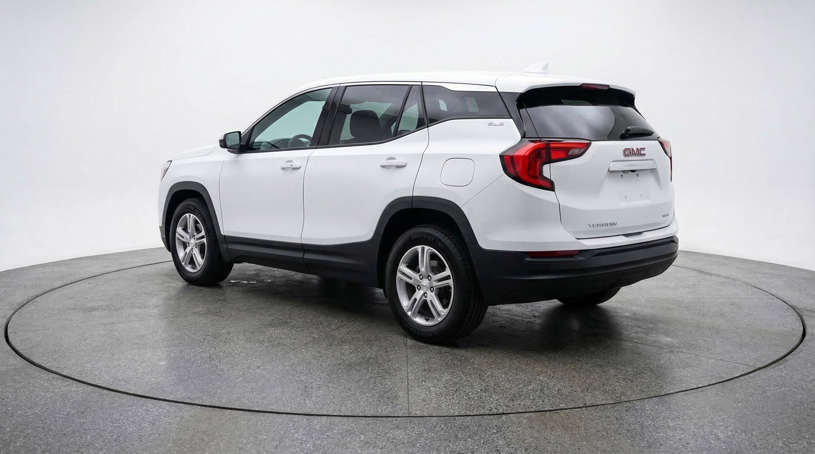 Used 2024 GMC Terrain SLE image 6