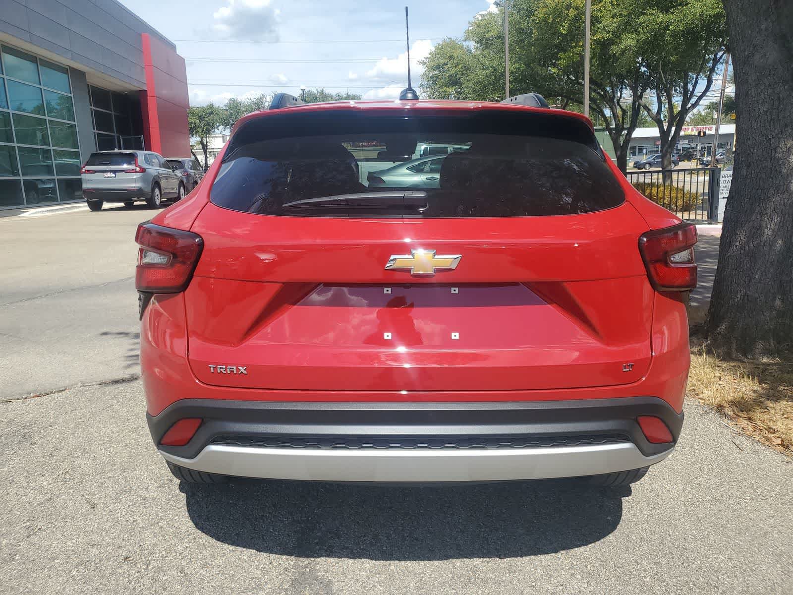 Used 2026 Chevrolet Trax LT FWD image 5