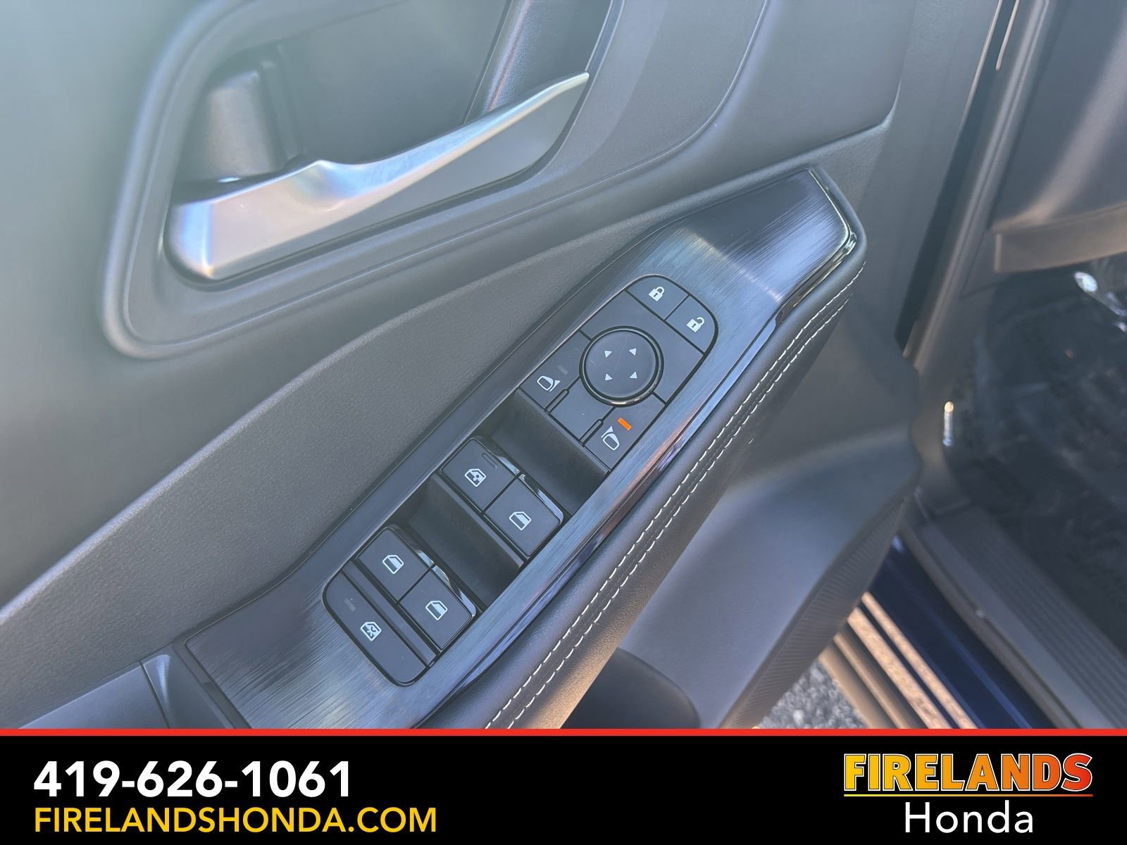 Used 2025 Nissan Rogue SV image 19