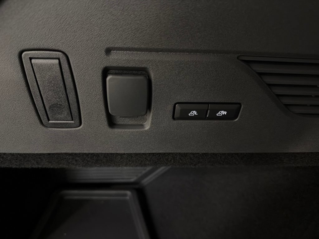 New 2026 Lincoln Nautilus Reserve AWD/4WD image 37