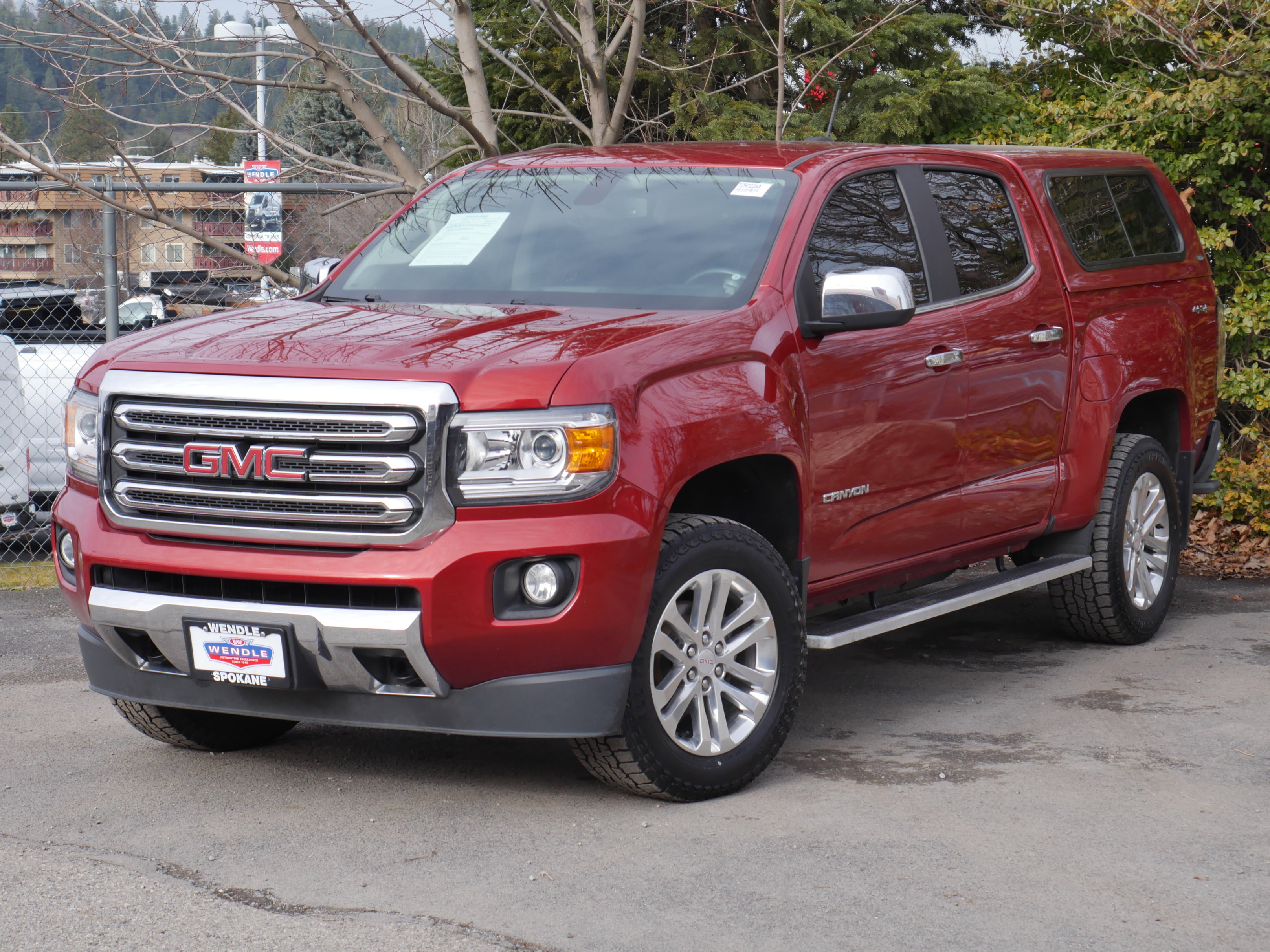 Used 2015 GMC Canyon SLT image 2