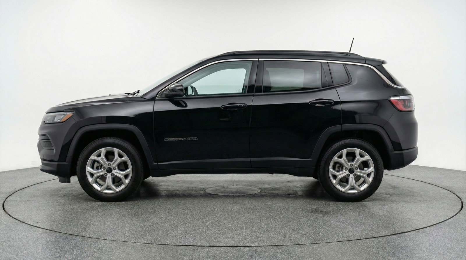 Used 2025 Jeep Compass Latitude image 5
