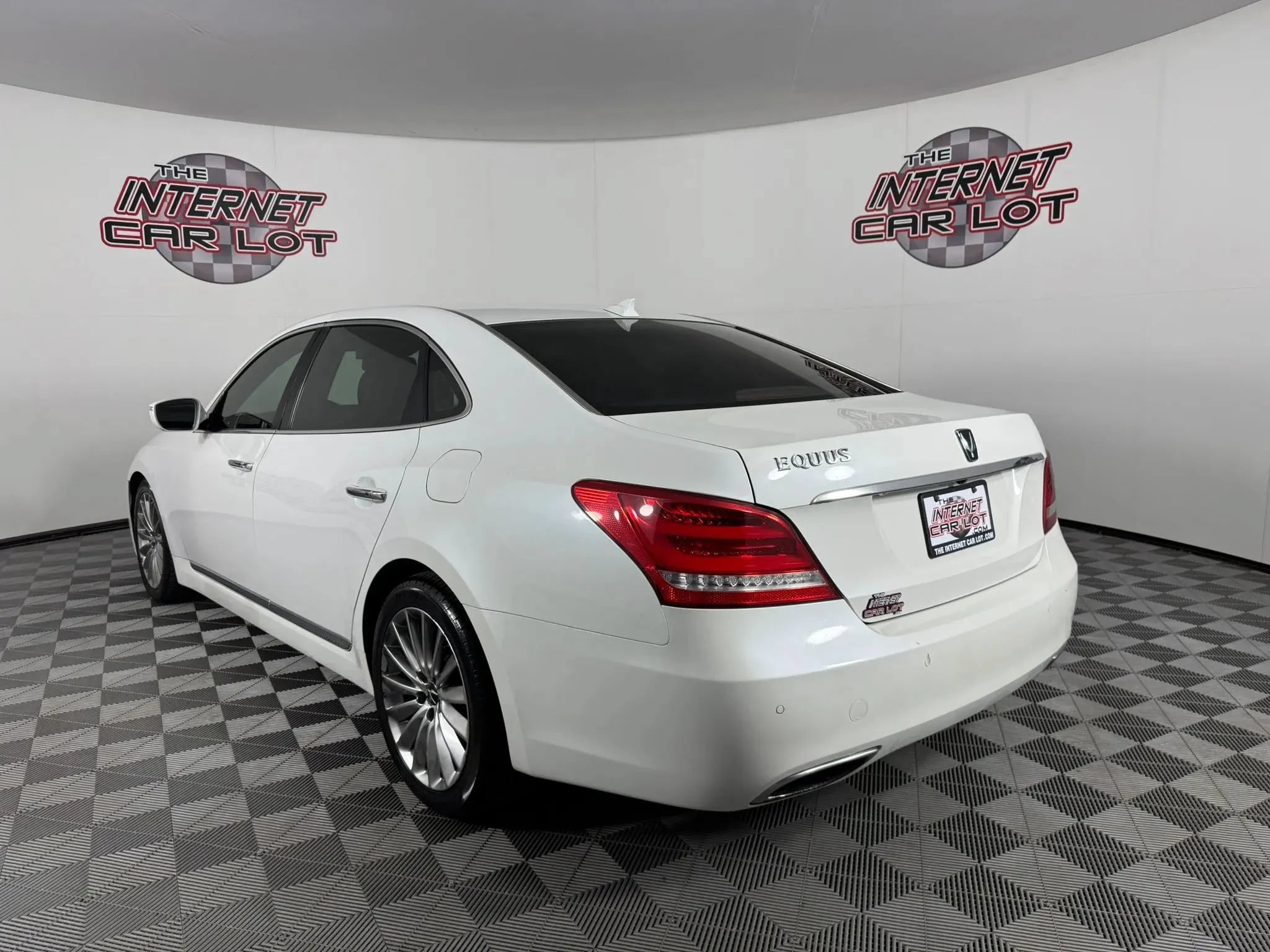 Used 2014 Hyundai Equus Signature RWD image 5