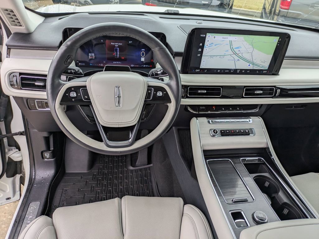 Used 2025 Lincoln Aviator Reserve w/ Equipment Group 201A image 13