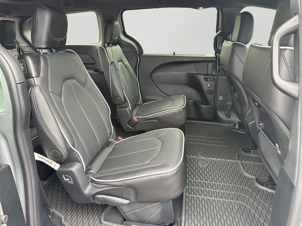 New 2026 Chrysler Pacifica Limited w/ S Appearance Package FWD image 13