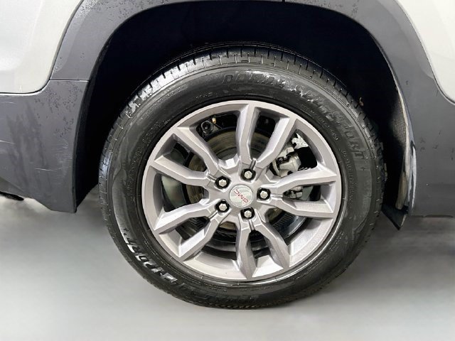 Used 2024 GMC Terrain SLT FWD image 32