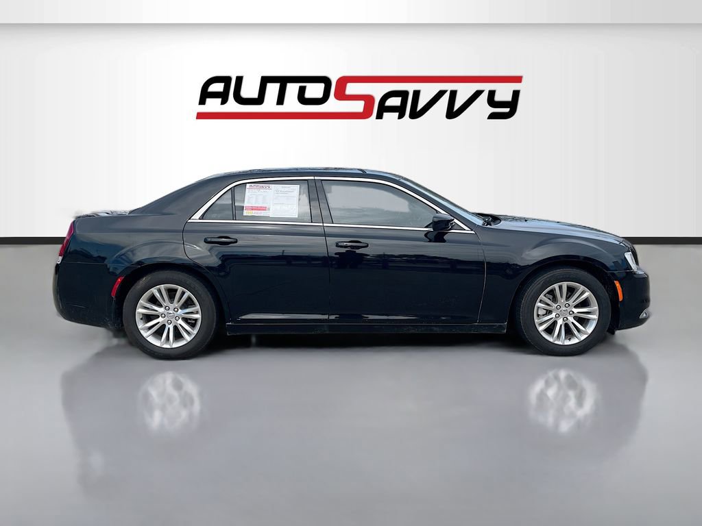 Used 2021 Chrysler 300 Touring w/ Driver Convenience Group image 8