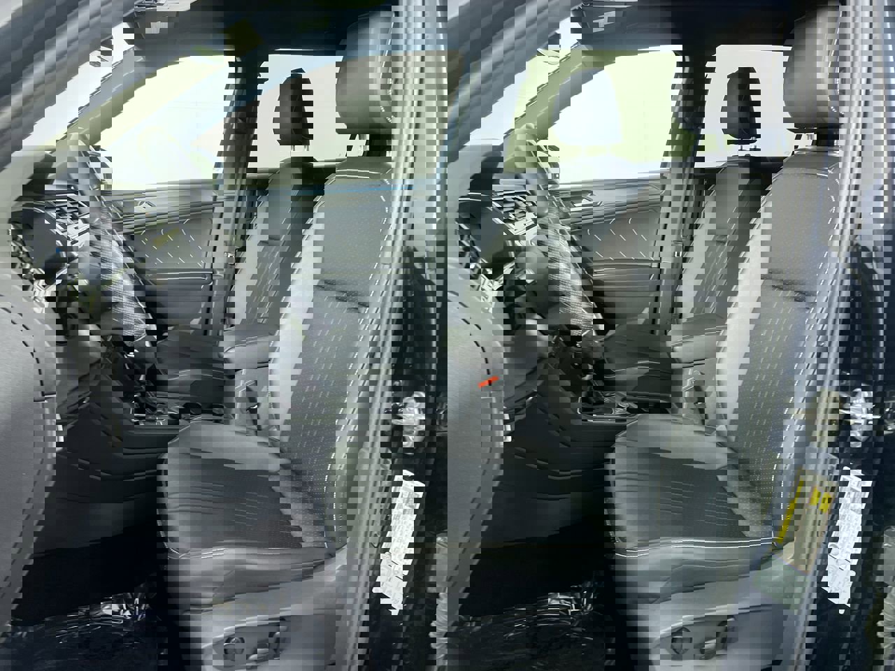 Used 2022 Volkswagen Tiguan SE R-Line image 14