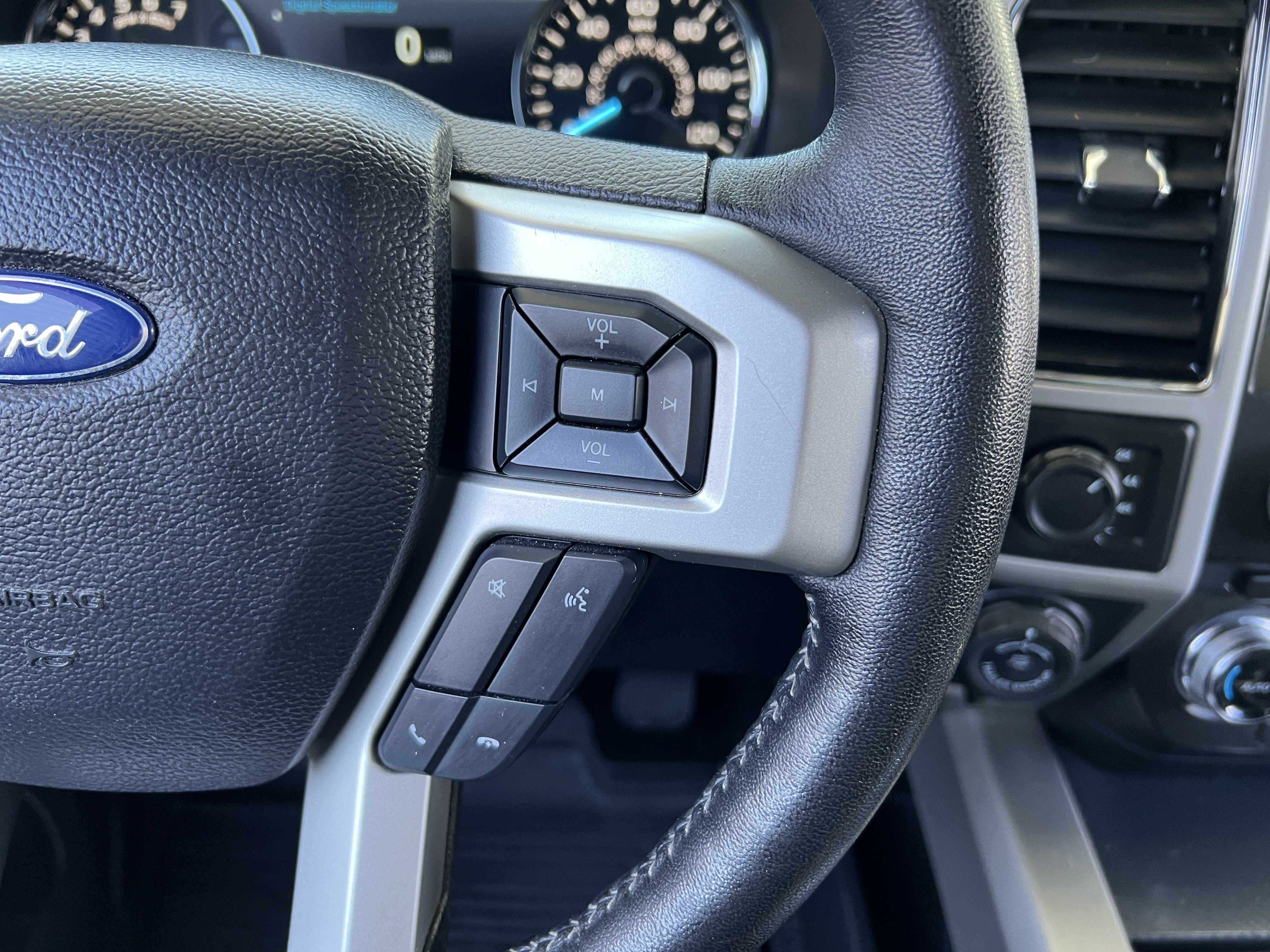 Used 2018 Ford F150 Lariat w/ Equipment Group 502A Luxury AWD/4WD image 27
