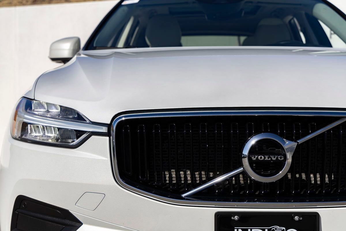 Used 2018 Volvo XC60 T5 Momentum w/ Vision Package image 9